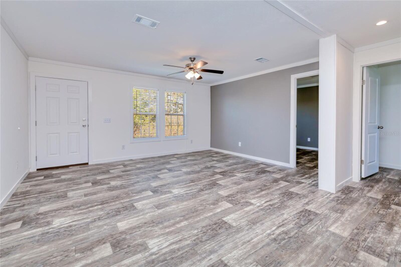 Building Photo - 6720 Villaview Dr