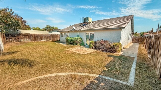 Building Photo - 5311 Sunbird Ct