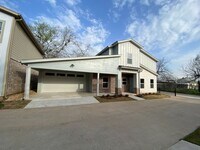 Building Photo - Luxury Cottage in Downtown Waco *Leasing S...