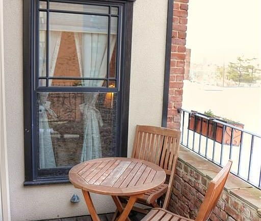 Building Photo - "Spacious 3-Bed Oasis with Granite Eleganc...