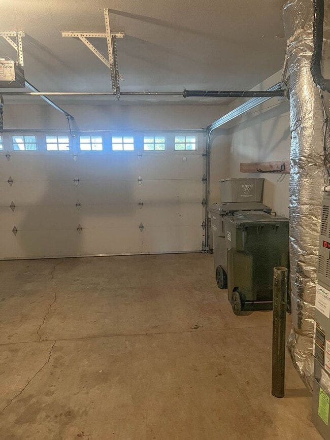 Building Photo - Beautiful West Linn Home in a Quiet, Desirable Neighborhood