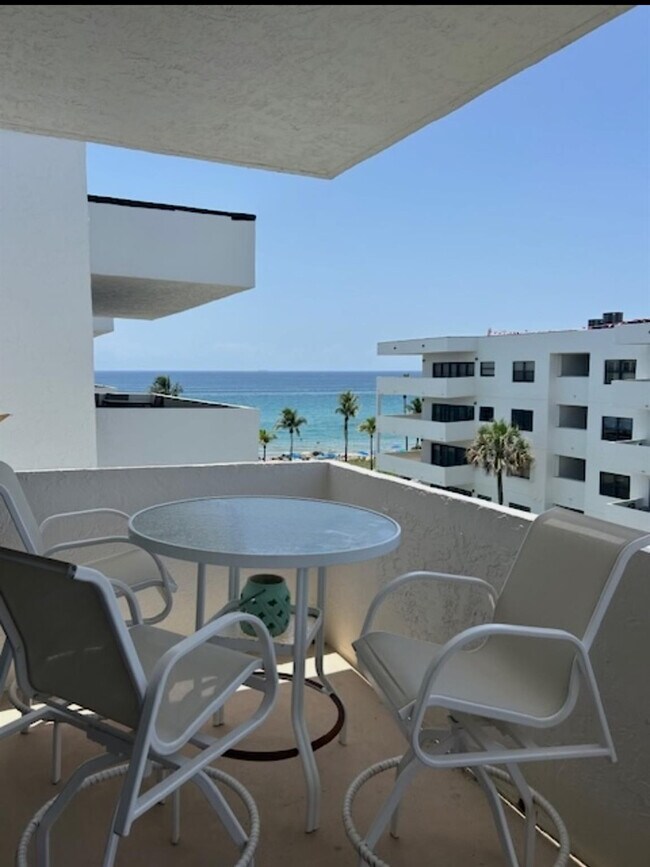 Building Photo - 330 Ave