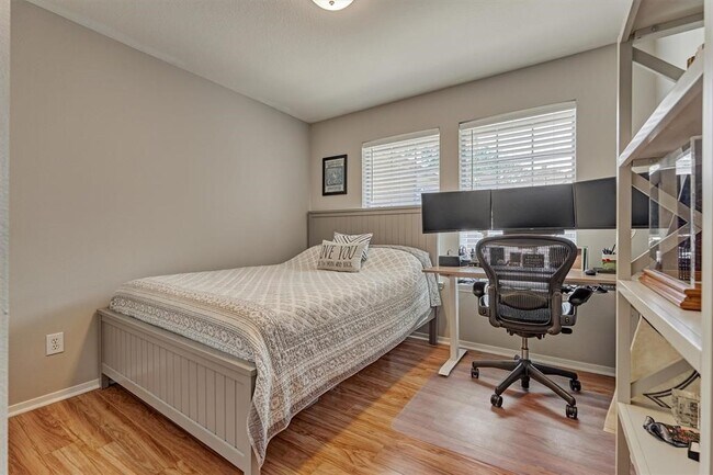 Building Photo - 87 Woodlily Pl