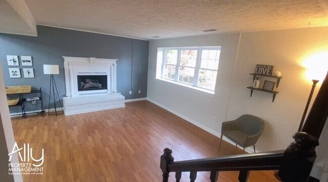 Building Photo - 512 Woodmont Dr