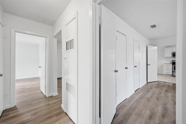 Building Photo - 418 Russell St