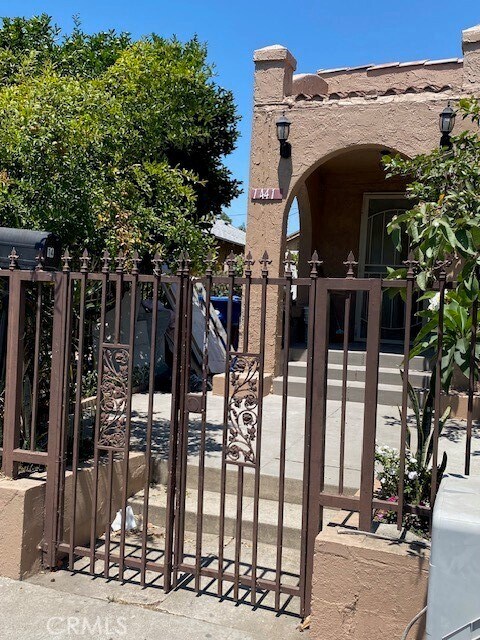 Primary Photo - 1441 W Vernon Ave