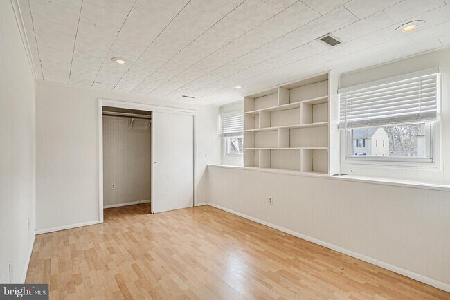 Building Photo - 510 Retford Dr