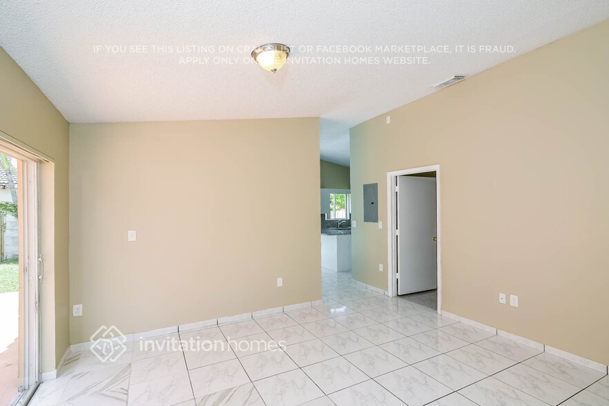 Building Photo - 14936 SW 39th St