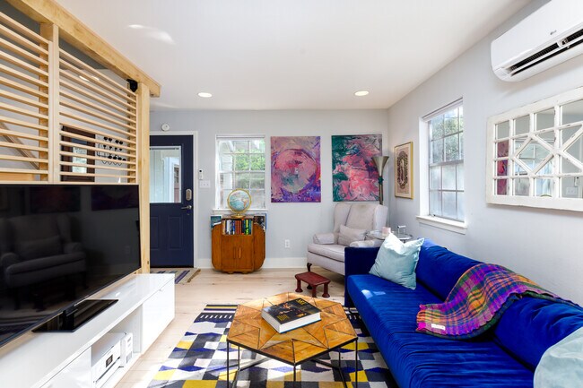 Building Photo - 1702 Drake Ave