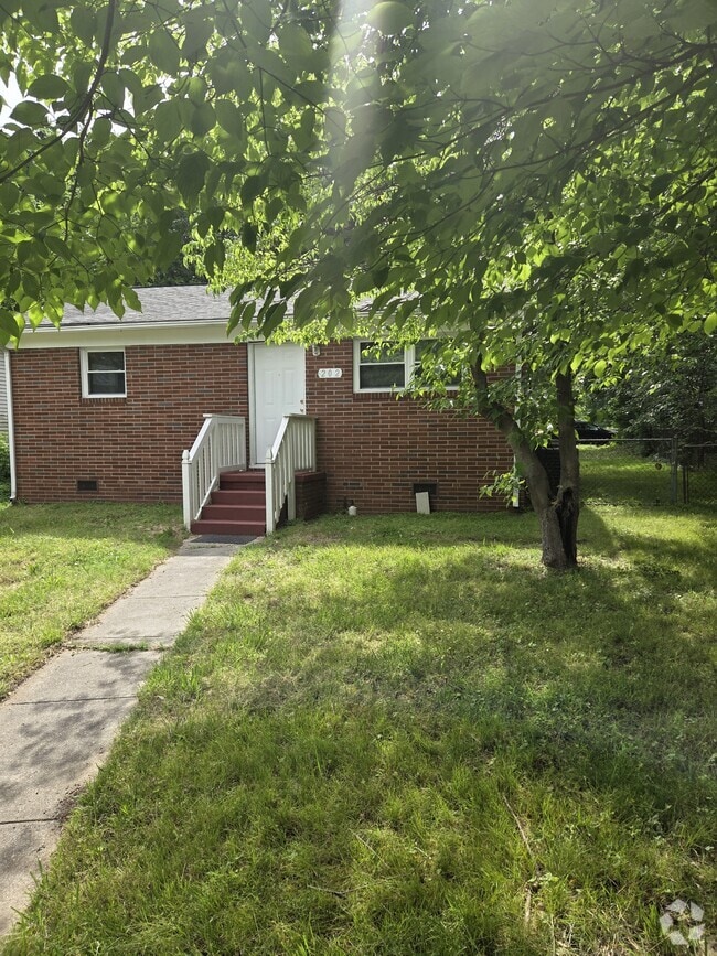 Building Photo - 202 Bingham St