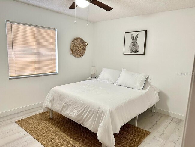 Building Photo - 2725 Tally Ho Ave