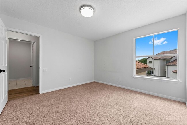 Building Photo - 309 Lakeside Ln