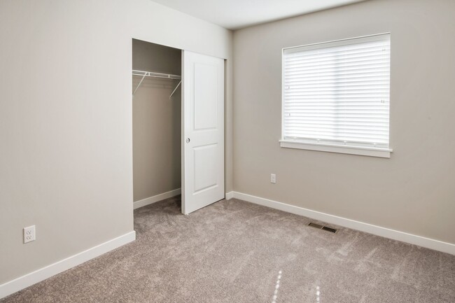 Building Photo - Newly Built 5bd 2.5ba in LSSD