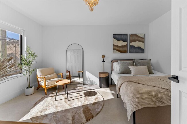 Building Photo - 1144 SW 4th St