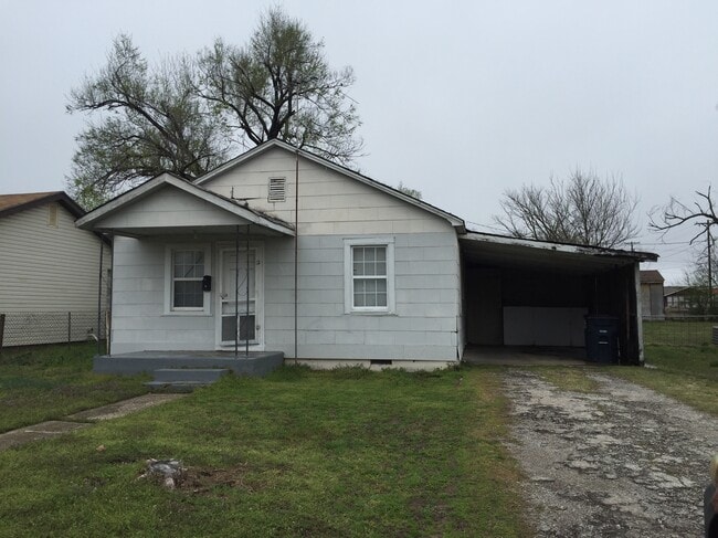 Primary Photo - 806 E Seymour St