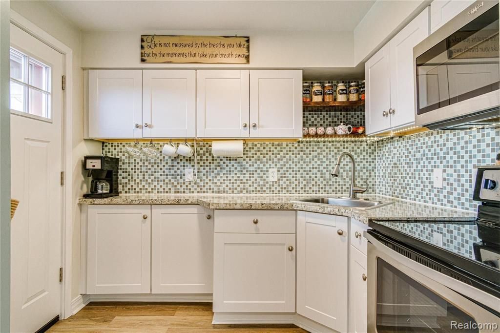 Building Photo - 7187 Silver Lake Rd