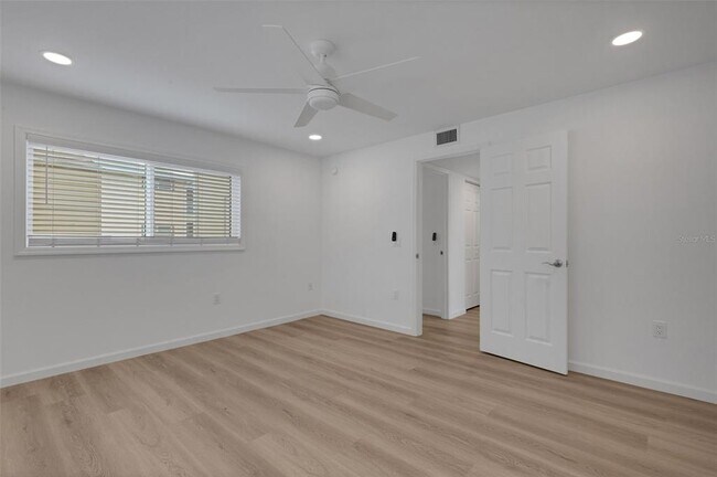 Building Photo - 2826 W Rainbow Cir
