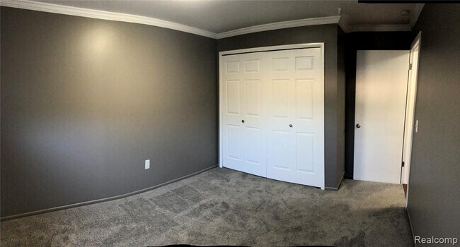 Building Photo - 2445 Torquay Ave