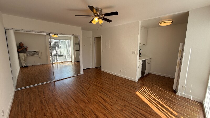 Building Photo - 7044 Hawthorn Ave