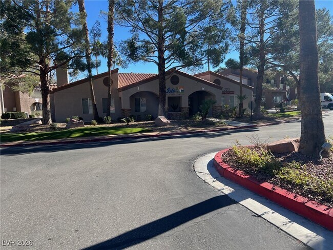 Building Photo - 2111 Sealion Dr