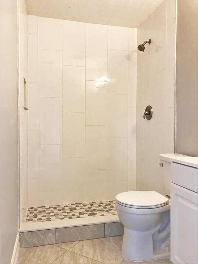 Building Photo - Holiday Heights