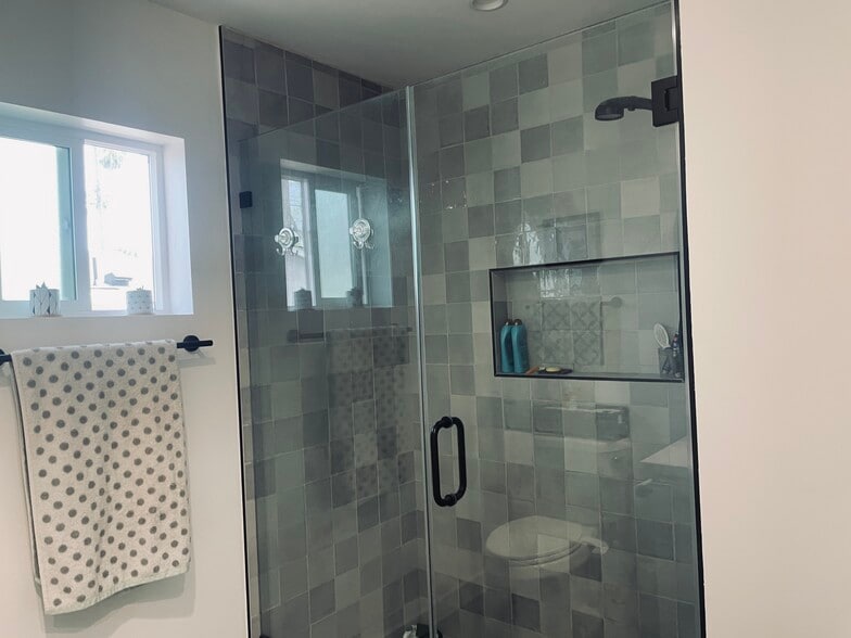 Building Photo - 5323 Templeton St