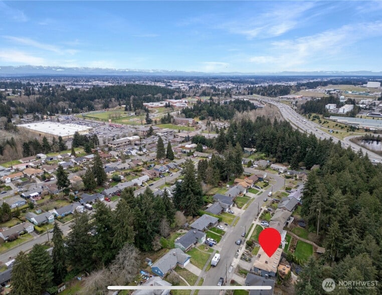 Building Photo - 3 bedrooms For Rent