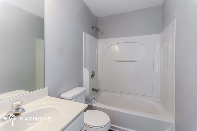 Building Photo - 948 Redwood Dr NW