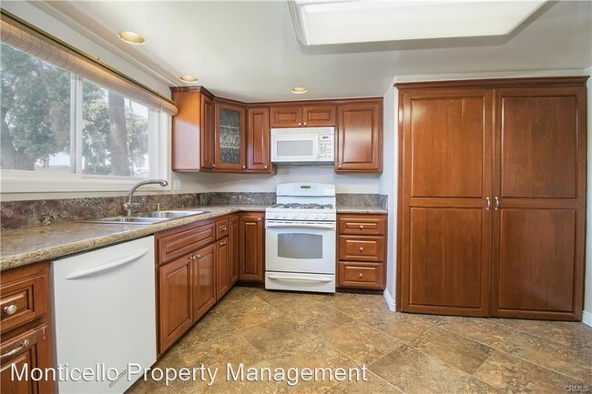 Building Photo - 4 br, 2.5 bath House - 21162 Surfwood Lane