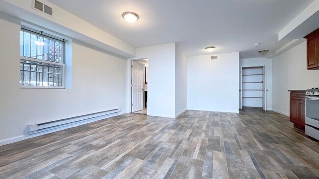 Building Photo - 54 Laidlaw Ave