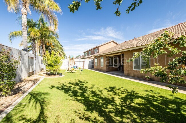 Building Photo - 4 Bedroom/2 Bath Home with an office and S...
