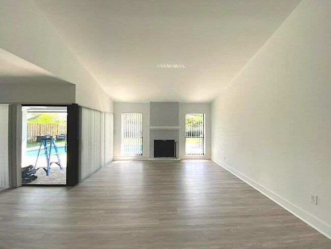 Building Photo - 3048 NW 27th Terrace