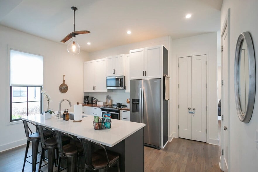 Building Photo - 119 E Fowlkes St