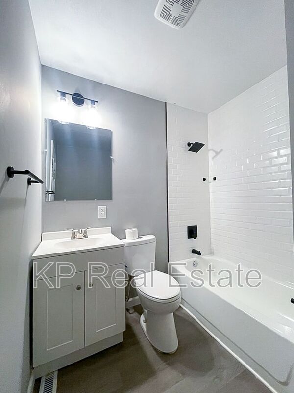 Building Photo - 1253 Grovewood Dr