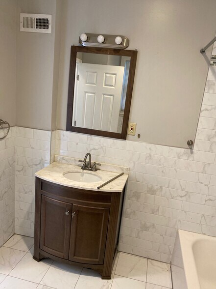 Building Photo - 1708 Mifflin St