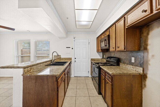 Building Photo - 7835 Bateman Ln