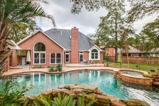 Building Photo - 7 Deer Lake Ct