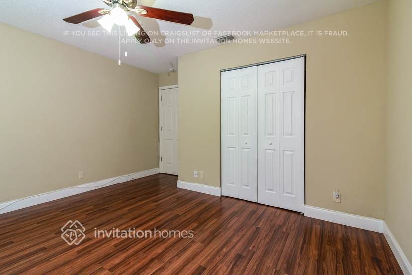 Building Photo - 5646 Lincoln Cir E