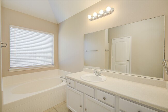 Building Photo - 17231 Hollow Sands Ct
