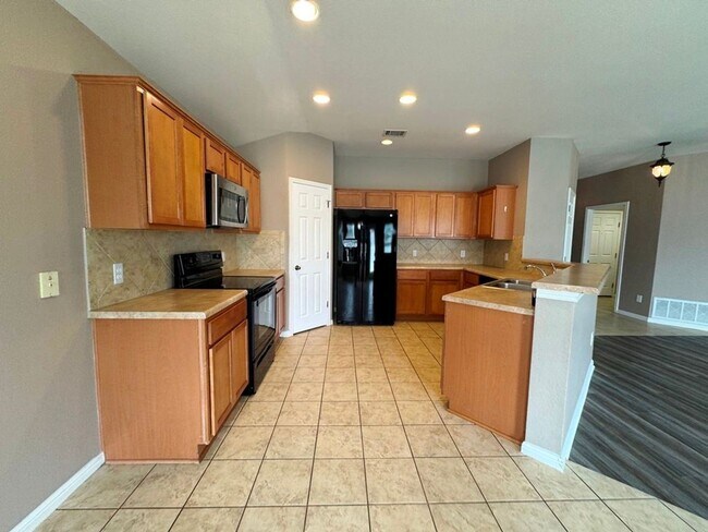 Building Photo - 3 Bed/ 2 Bath Home Available in Villages of Berry Creek!