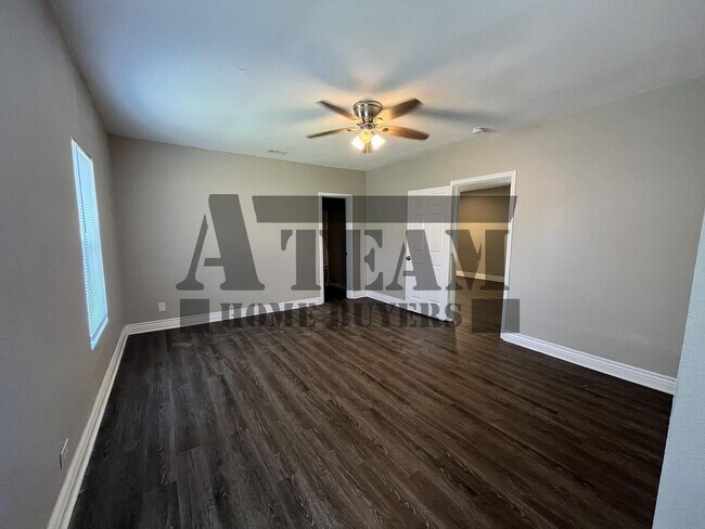 Building Photo - Modern 4 Bedroom 2 Bathroom home for rent!