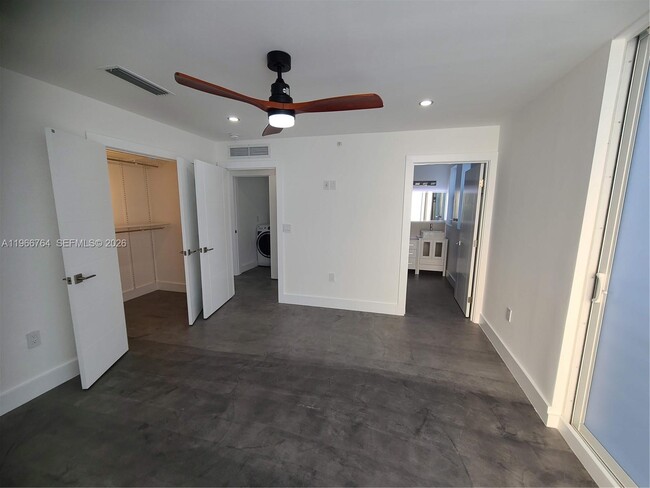 Building Photo - 825 Michigan Ave