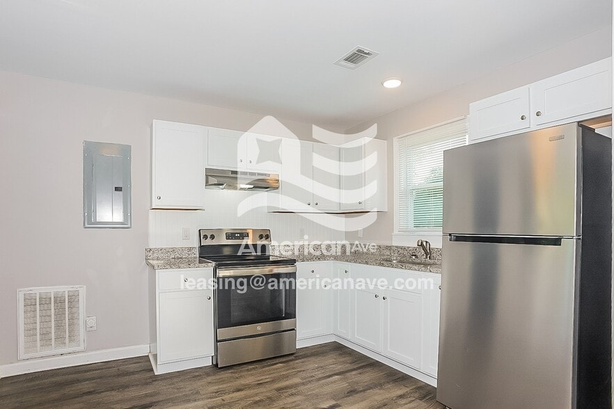 Building Photo - 1952 Williams Dr