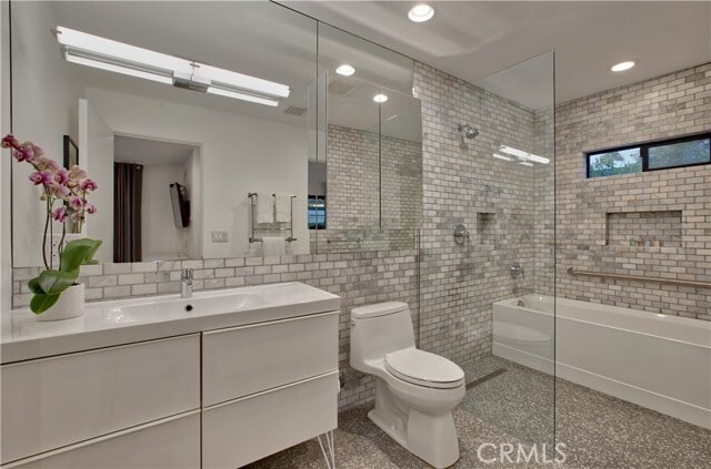 Building Photo - 516 E Racquet Club Rd