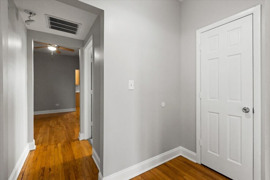 Building Photo - 1049 N Spaulding Ave