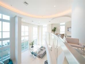 Building Photo - 1900 N Bayshore Dr