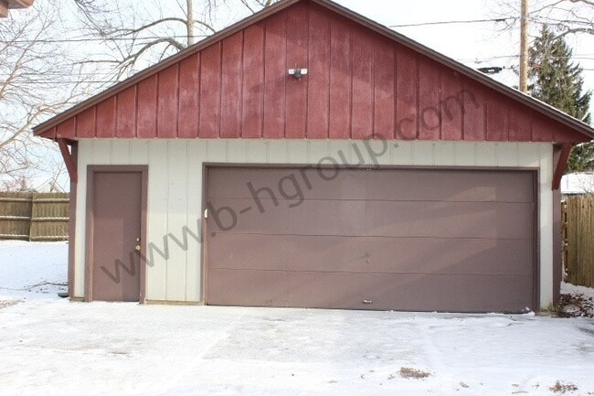 Building Photo - Desirable Southside Location!
