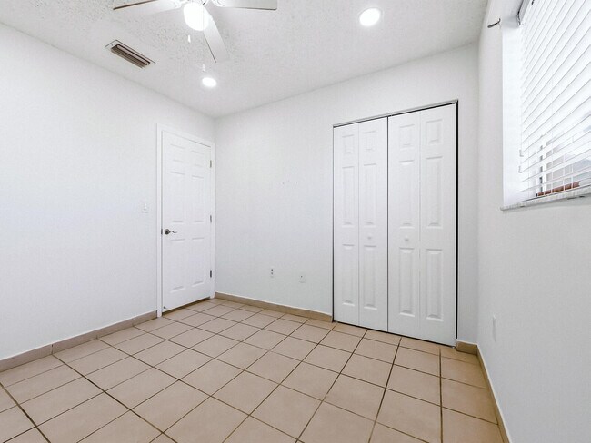 Building Photo - 2925 W 80th St