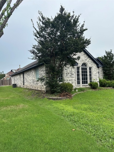 Building Photo - 2604 Crystal Falls Dr