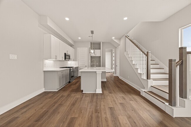 Building Photo - 1504 Hussion St